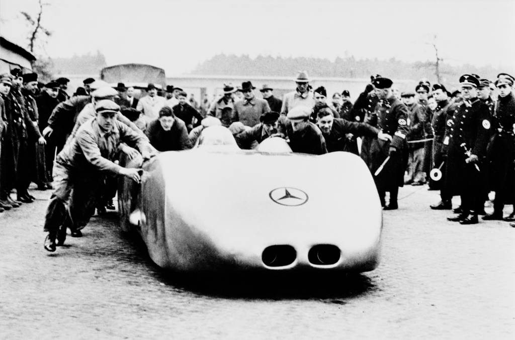 Absolute record - on 28 January 1937, Rudolf Caracciola set two speed records for public roads that still stand today in the W 125
